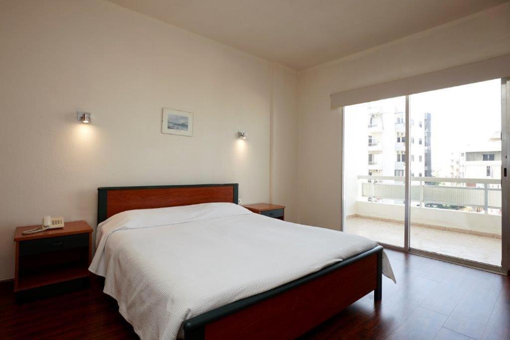 Zoukotel Hotel Jounieh Zimmer foto
