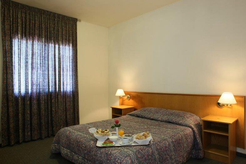 Zoukotel Hotel Jounieh Zimmer foto